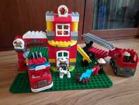 Lego Duplo - Remiza strażacka i 2 wozy strażackie