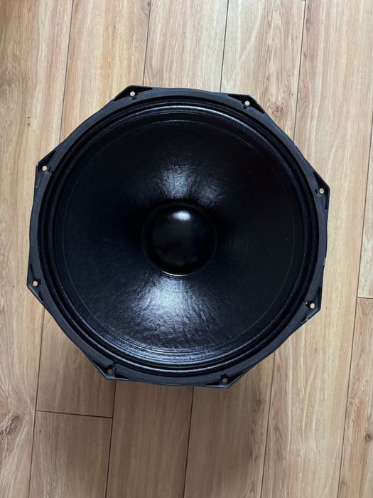 Woofer Nexo 15” com recone novo metido em outubro.