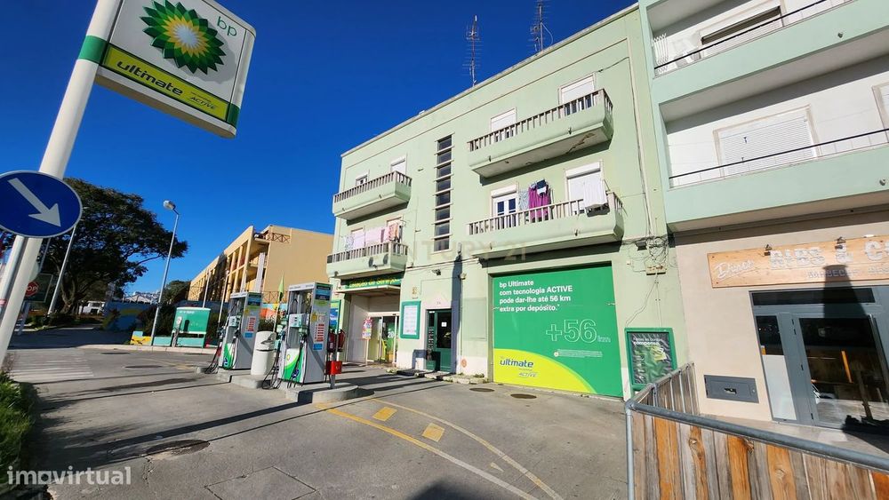 Espaço comercial com 630 m2 em Loures