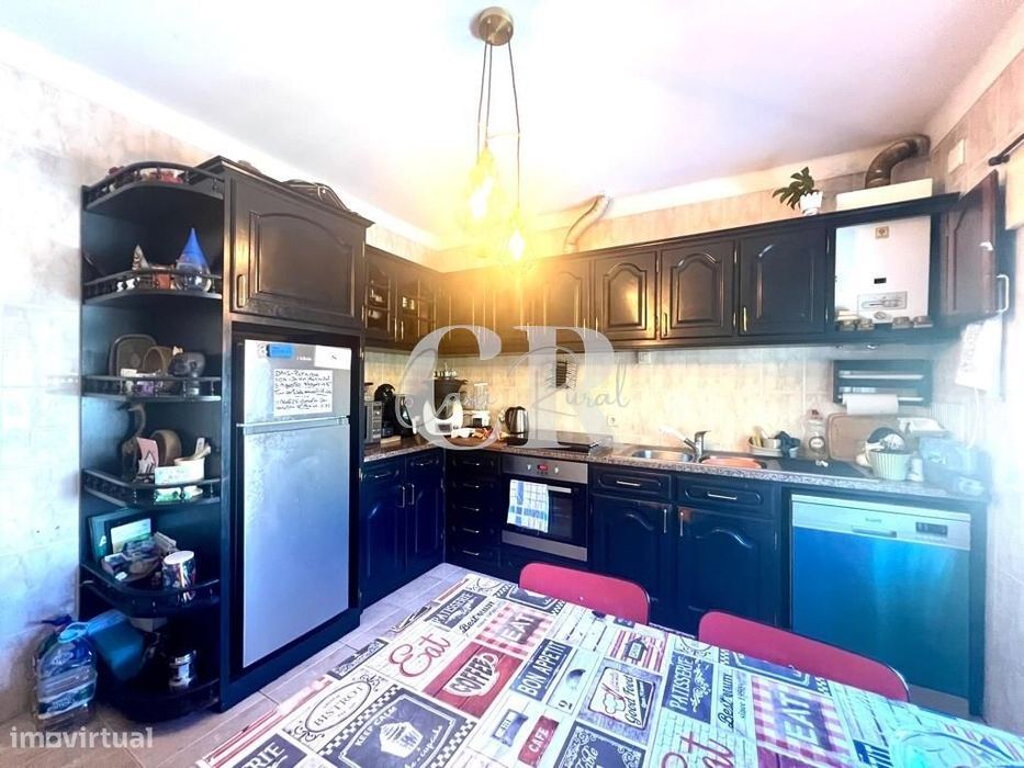 Moradia T4 com excelente potencial de rentabilização – Figueiró dos Vi