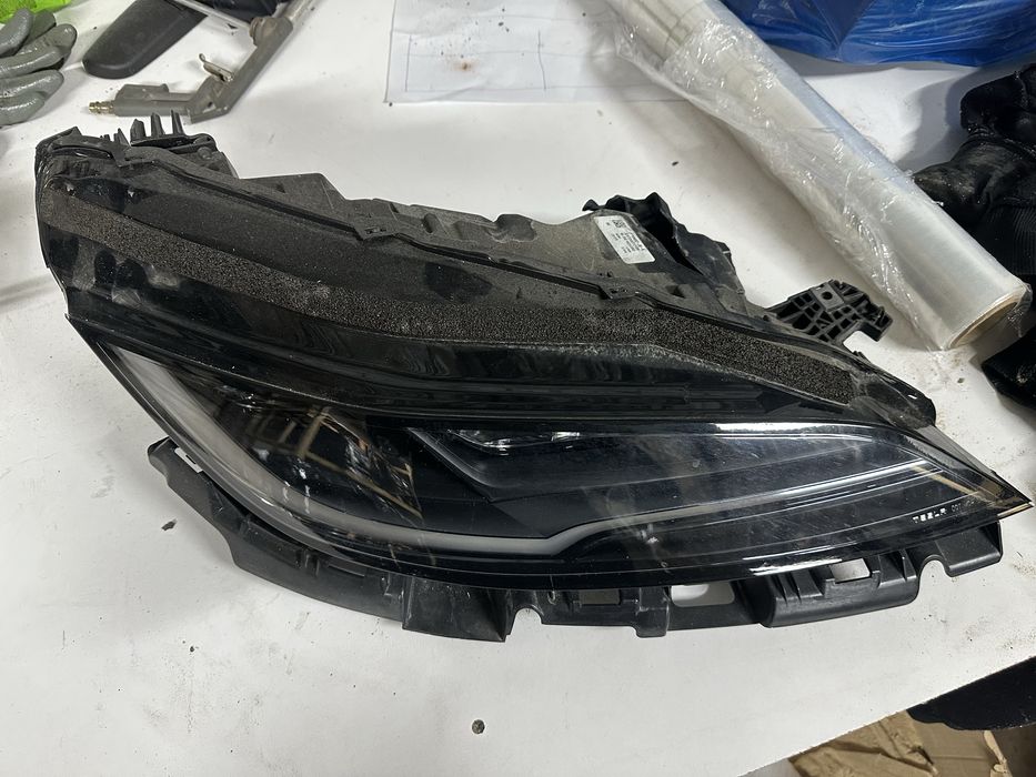 Фара права tesla model 3 highland