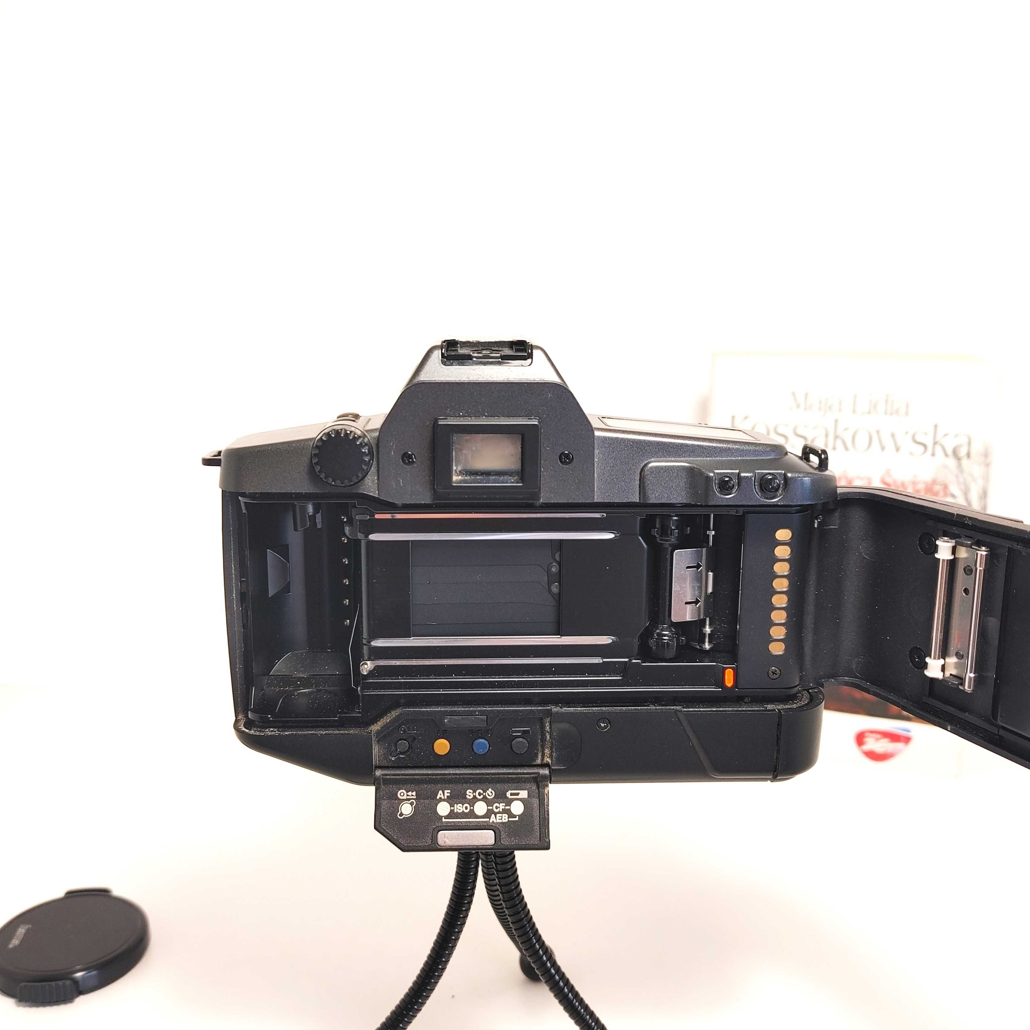 Ładna lustrzanka analogowa Canon EOS 630 z Canon Zoom 35-80 mm 1:4 5,6