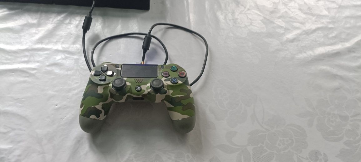 Konsola PlayStation 4