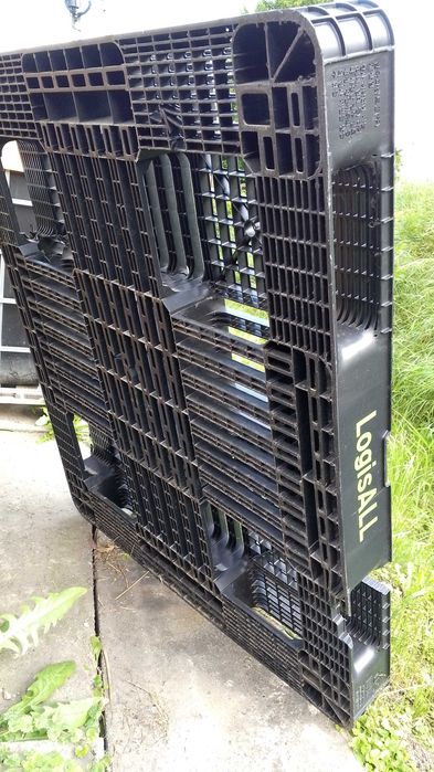 Palety plastikowe 130x110 skrzynki rozsączające