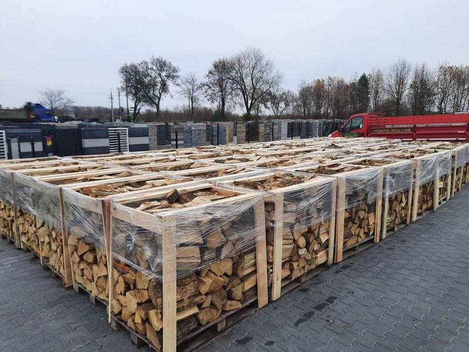 Drewno opałowe do kominka, do pieca, pocięte i połupane, transport