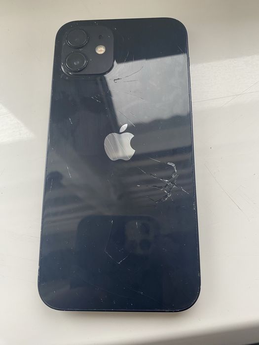 Продам айфон 12  64 гб