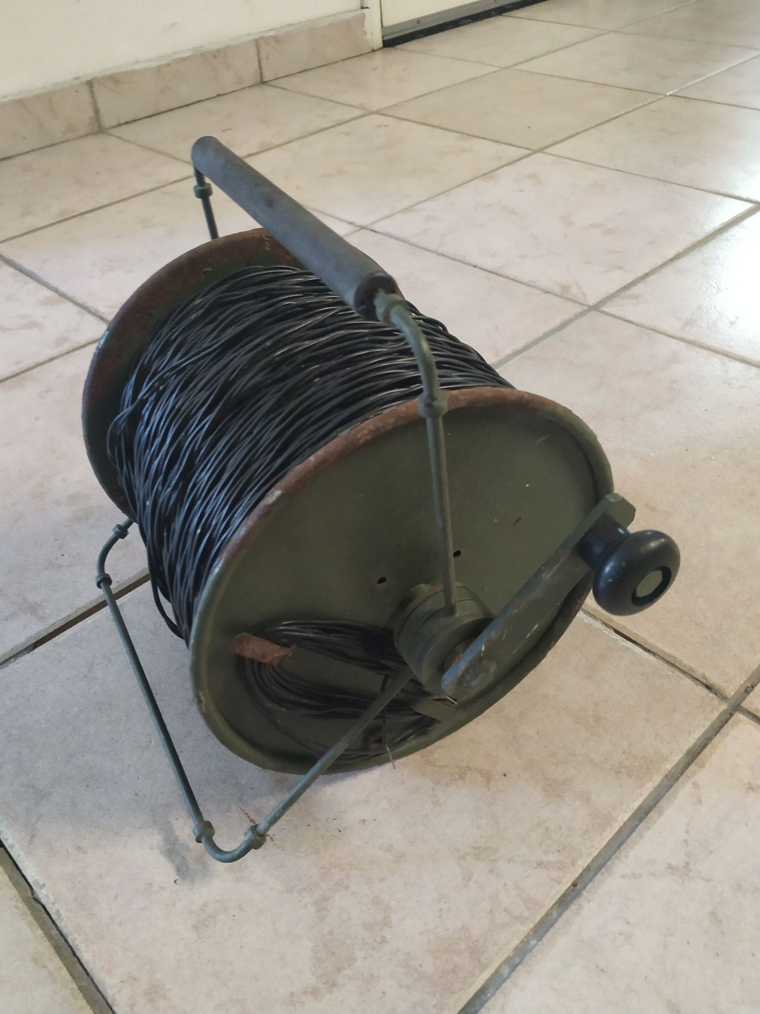 Telefone militar com rolo fio e bolsa