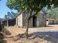 Terreno rural com casa antiga