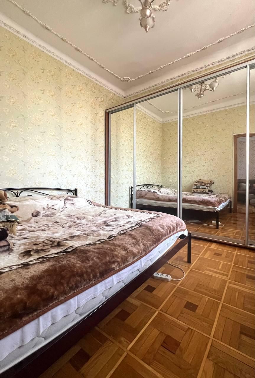 Продам 4-комнатная квартиру в Одессе. Новосельского ул. (SF-2-891-075)