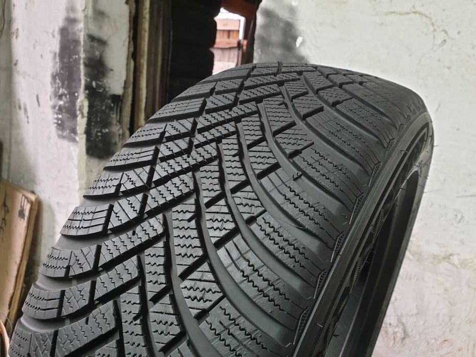 Opona pojedynka zimowe 225/55R17 7,9mm Hankook Winter I'cept RS3 2024r