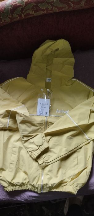 Нова куртка-вітровка