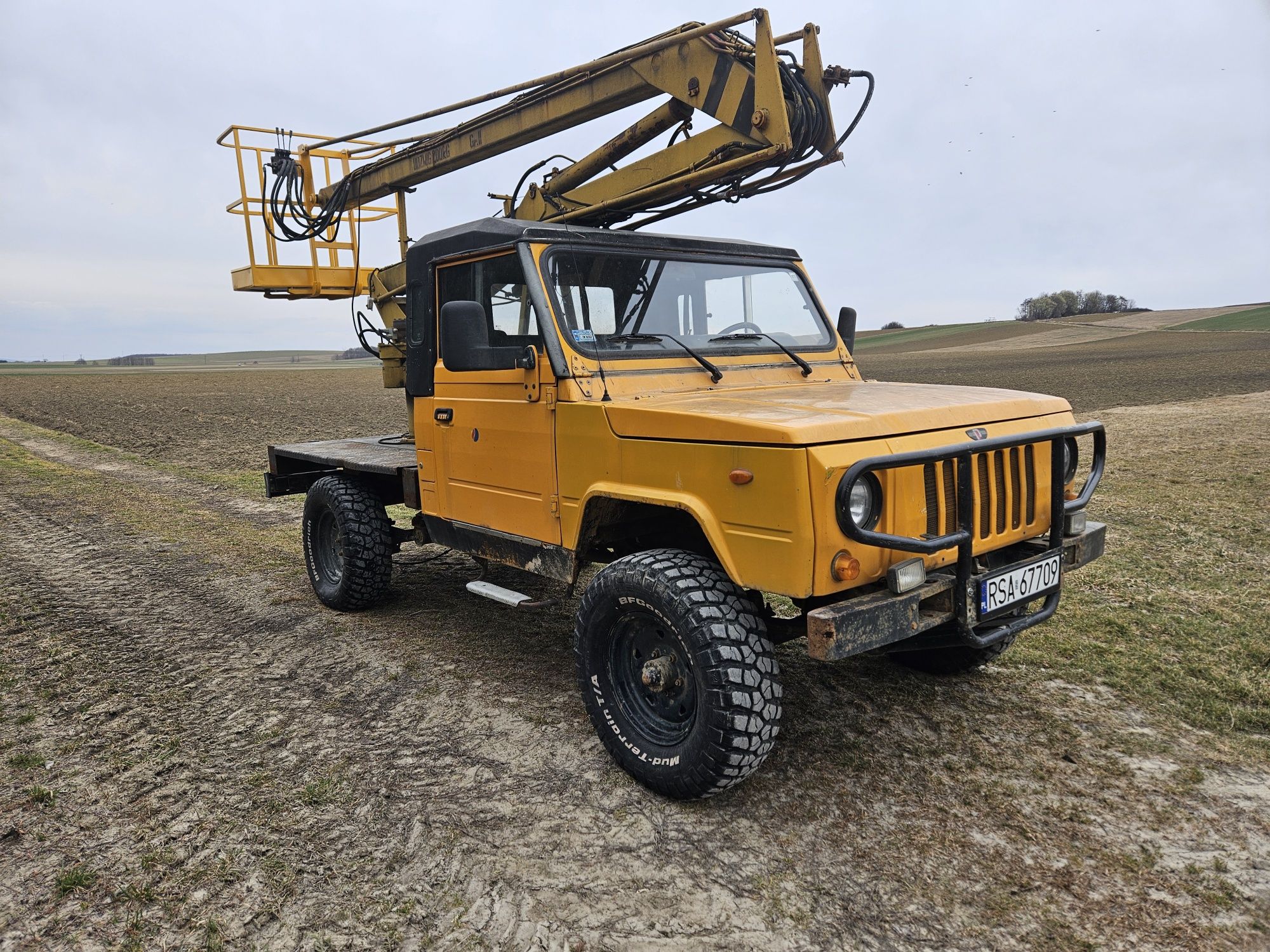 Honker 2000 podnosnik koszowy bumar p100
