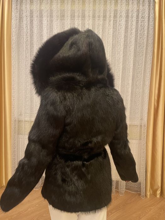 Натуральна Нутрієва напівшубка з капішоном, поясом.