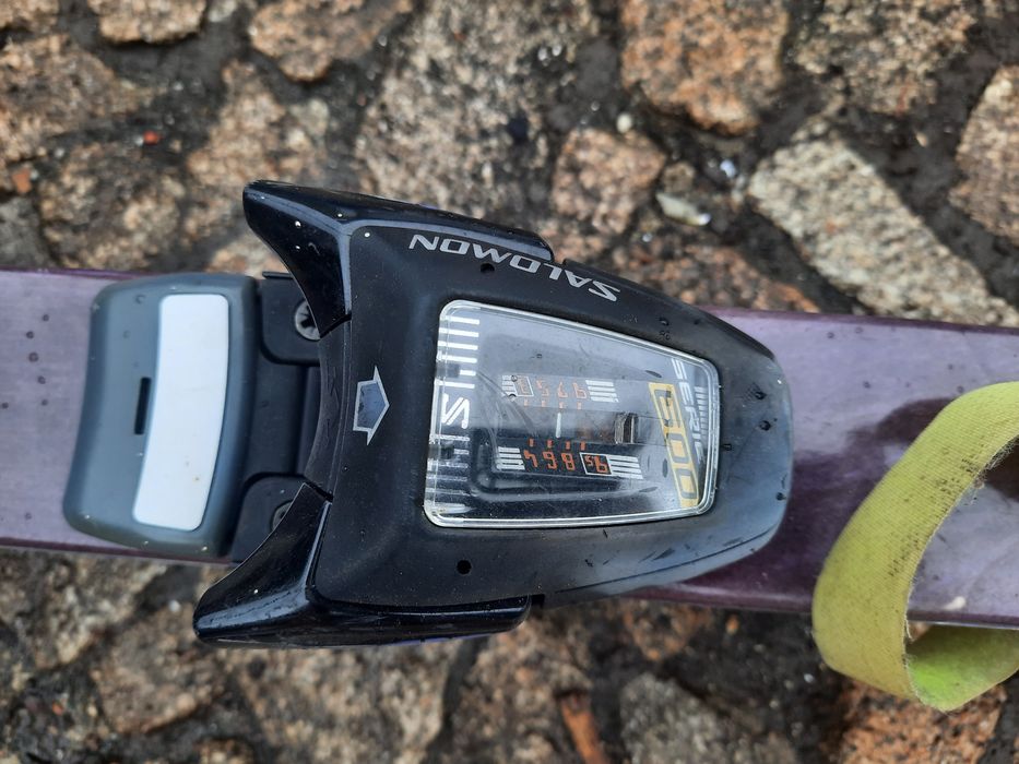 2 Skis Salomon, em excelente estado. Pode ver sem compromisso em Fafe.