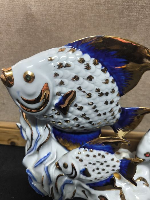 Escultura Peixes Porcelana Azul Ouro
Majestosa e vibrante figura decor