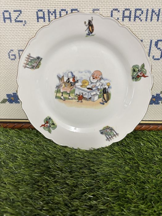 Prato antigo de criança