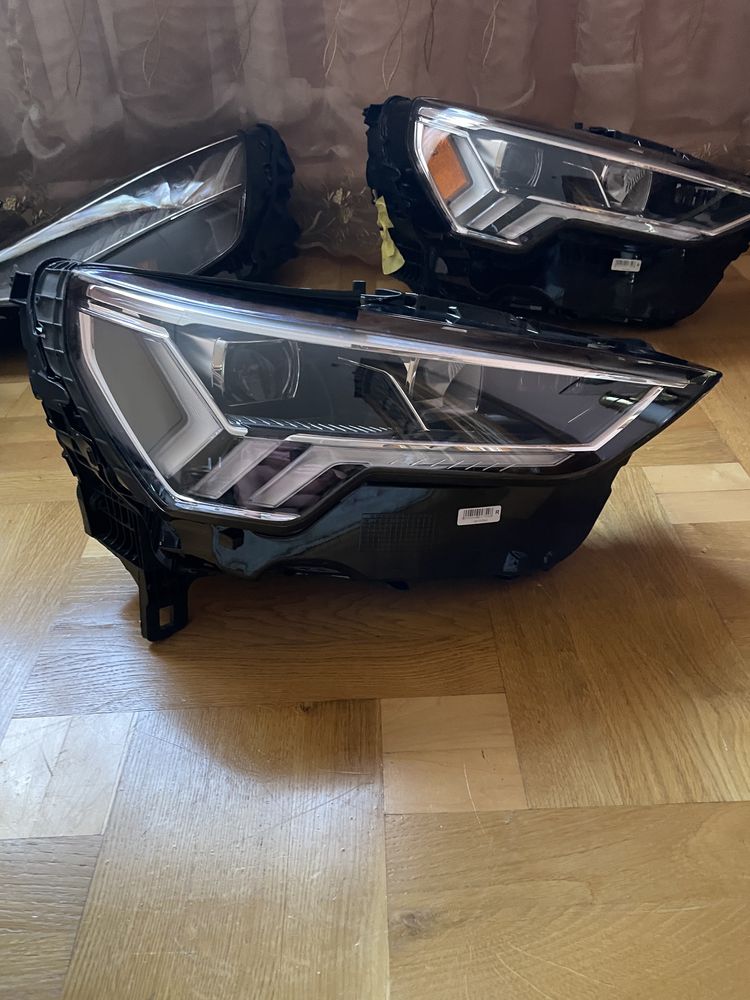 Audi Q3 фара права