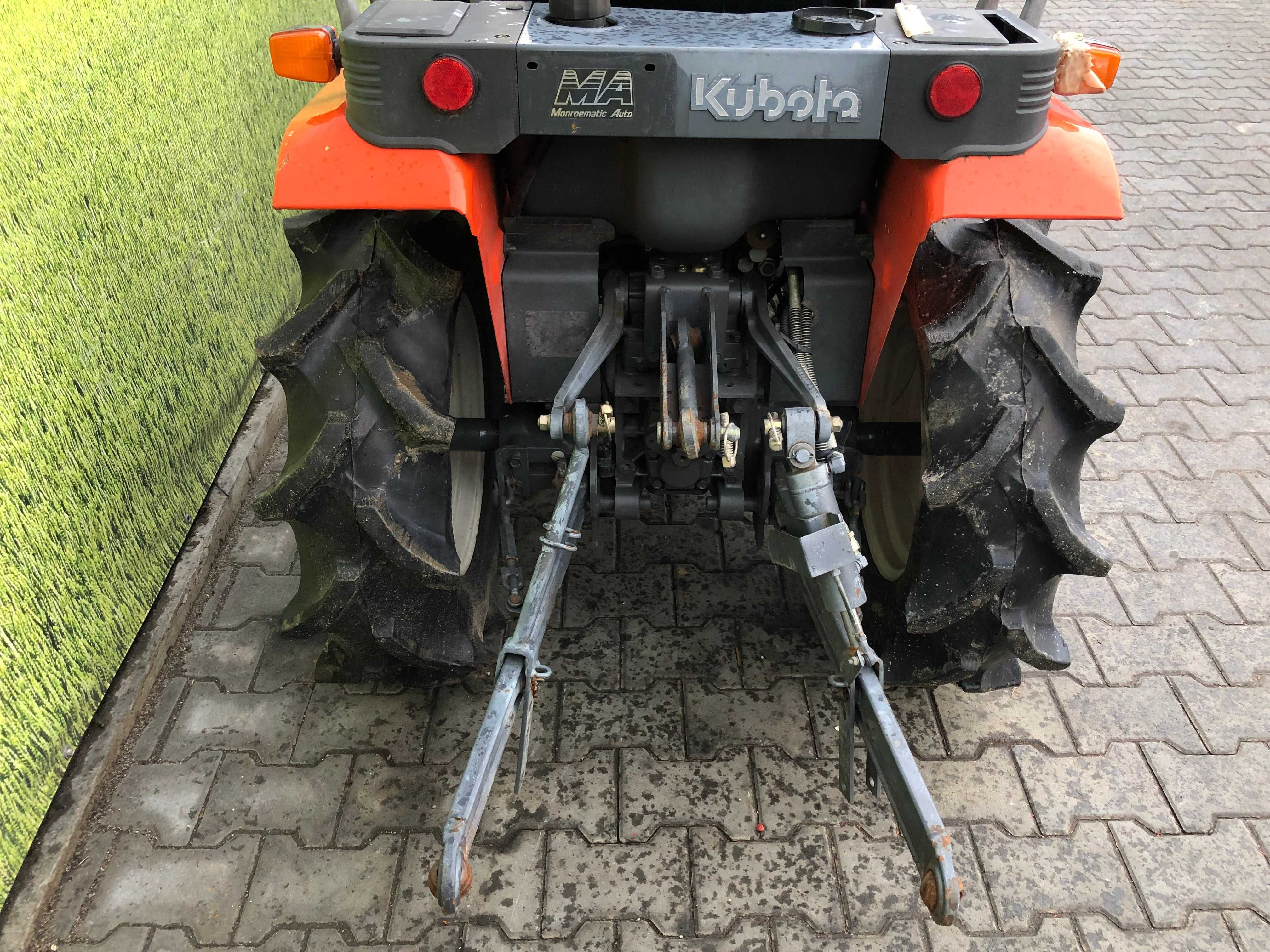 Traktorek Kubota A155 4x4 z ładowaczem czołowym