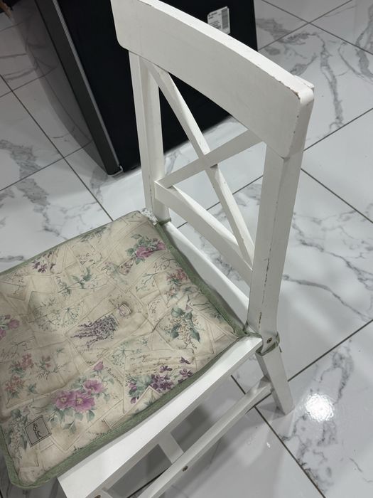 Продам стіл зі стільцями