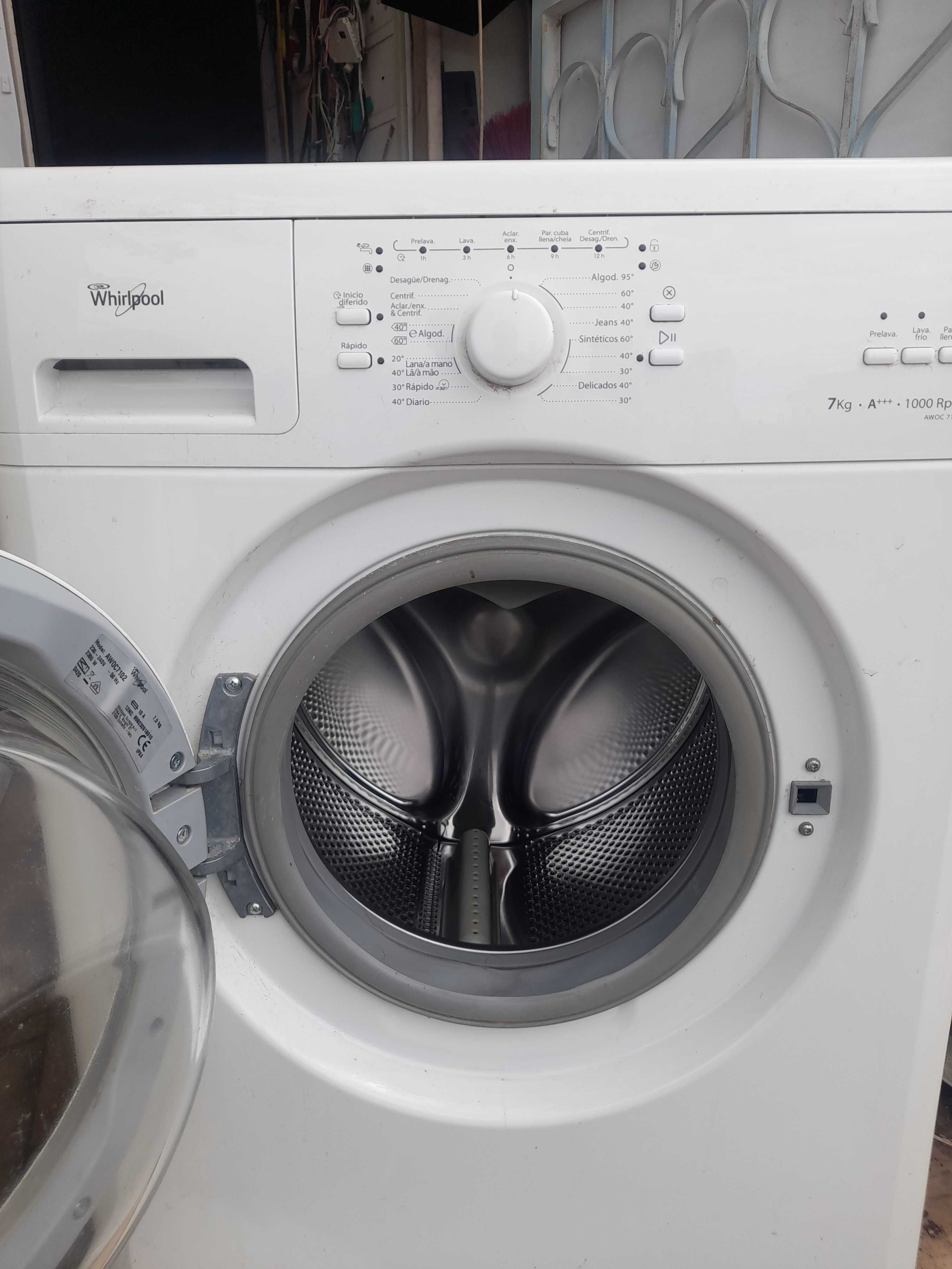 maquina de lavar roupa Whirlpool 7 quilos 1000 rpm como nova