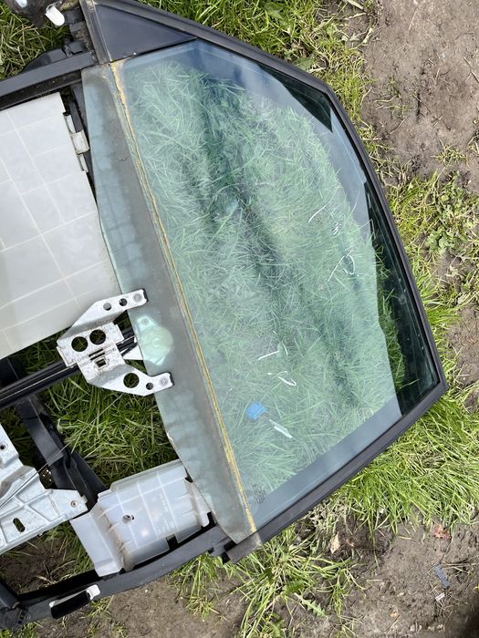 Ramka drzwi kierowcy, prawy tył do Audi A4 B5 lift sedan