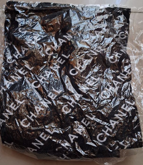 Piekny szal dwustronny Chanel Paris Nowy