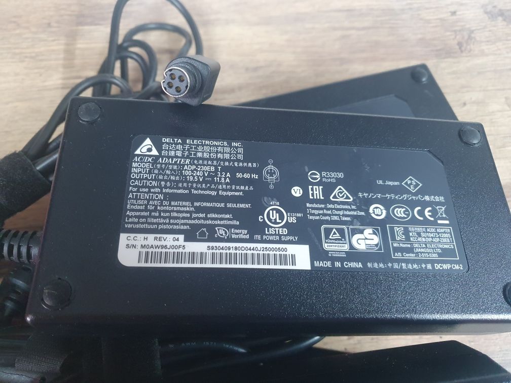 Зарядка зарядное блок питания живлення Deltaelectronics 230w 4pin ориг