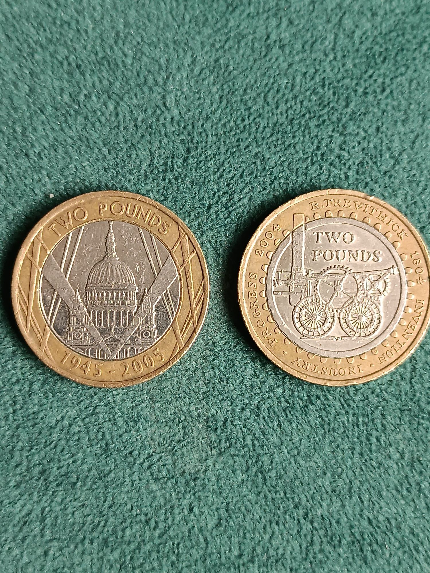Монеты two pounds
