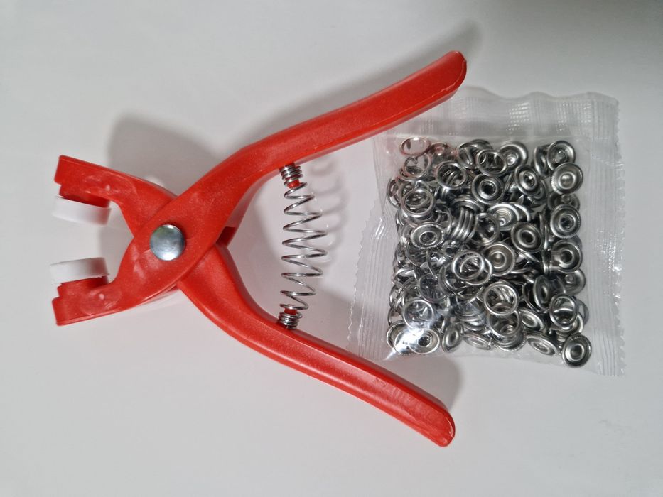 Alicate para botões de pressão,  com oferta de 50 botões Inoxidáveis.