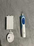 Elektryczna szczotka do zębów - Oral B Braun. Niebieska.