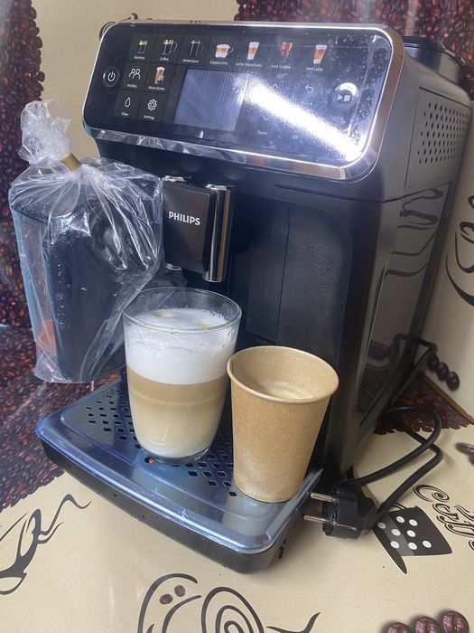 Кавомашина, кофемашина , кавоварка Philips LatteGo 5500