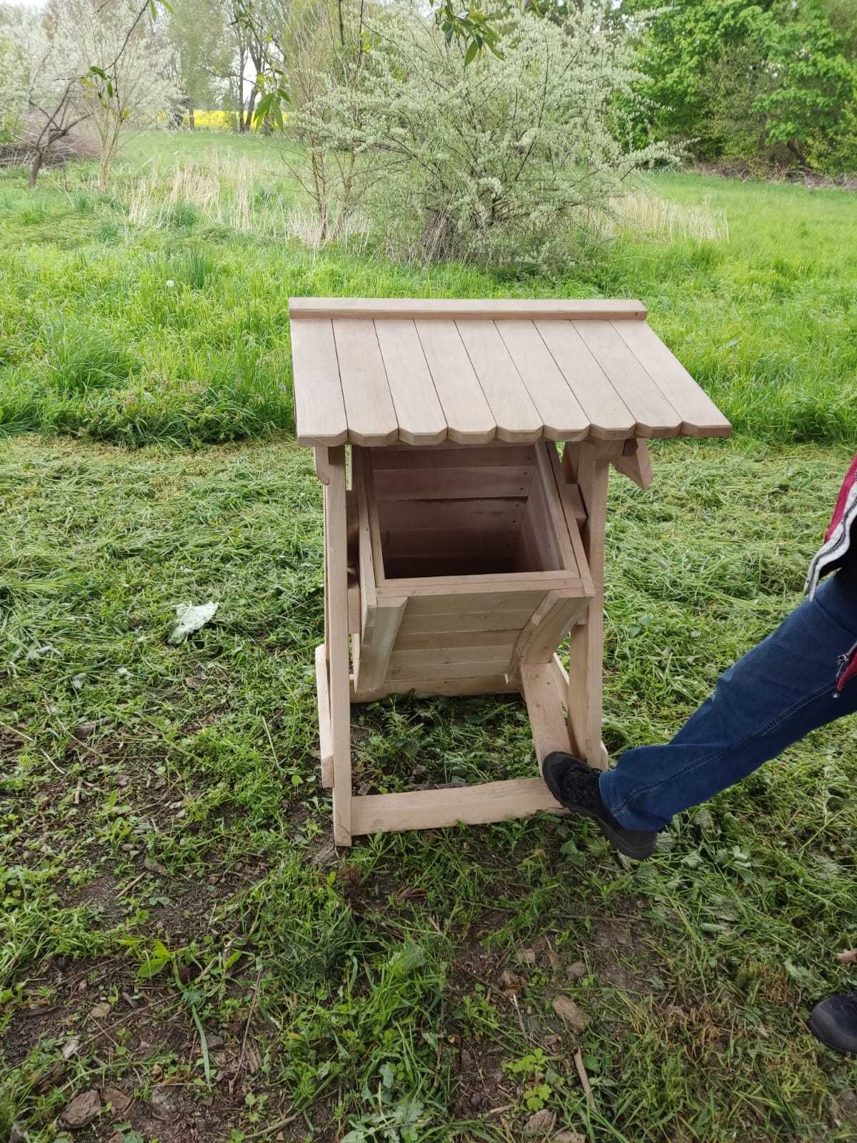 drewniany kosz na śmieci