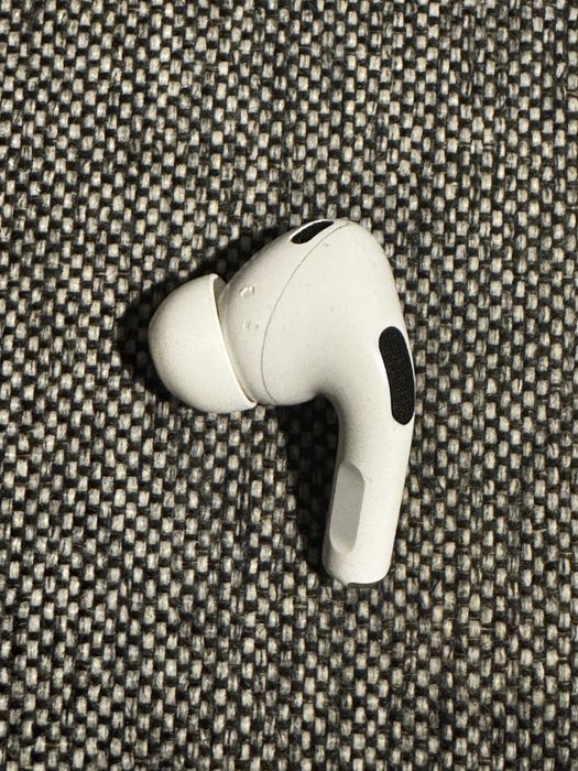 AirPods Pro 2 lightning - uszkodzona prawa sluchawka