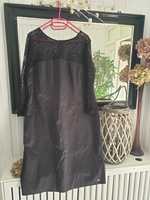 Sukienka czarna satyna 46