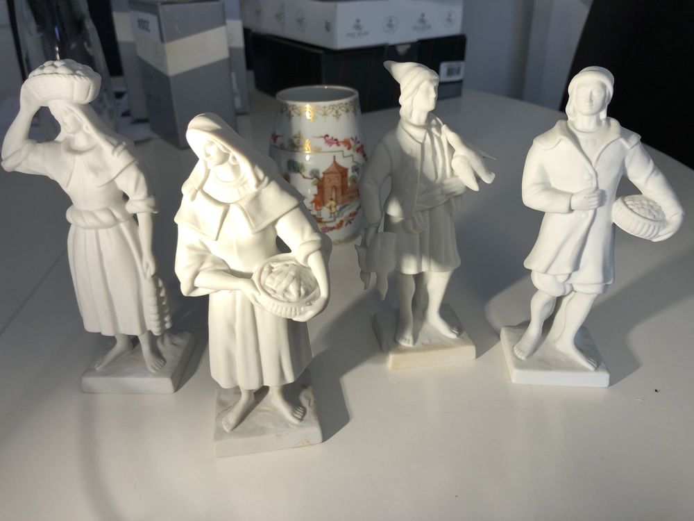 4 Figuras em biscuit da Vista Alegre trajes