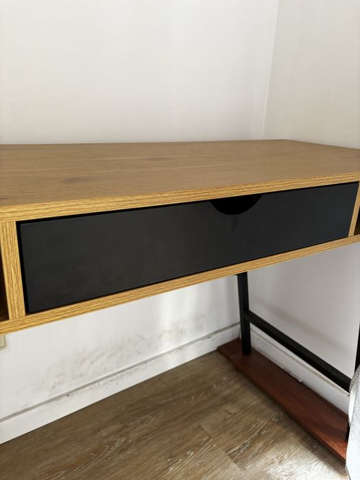 Gisele Secretária de Madeira e Metal