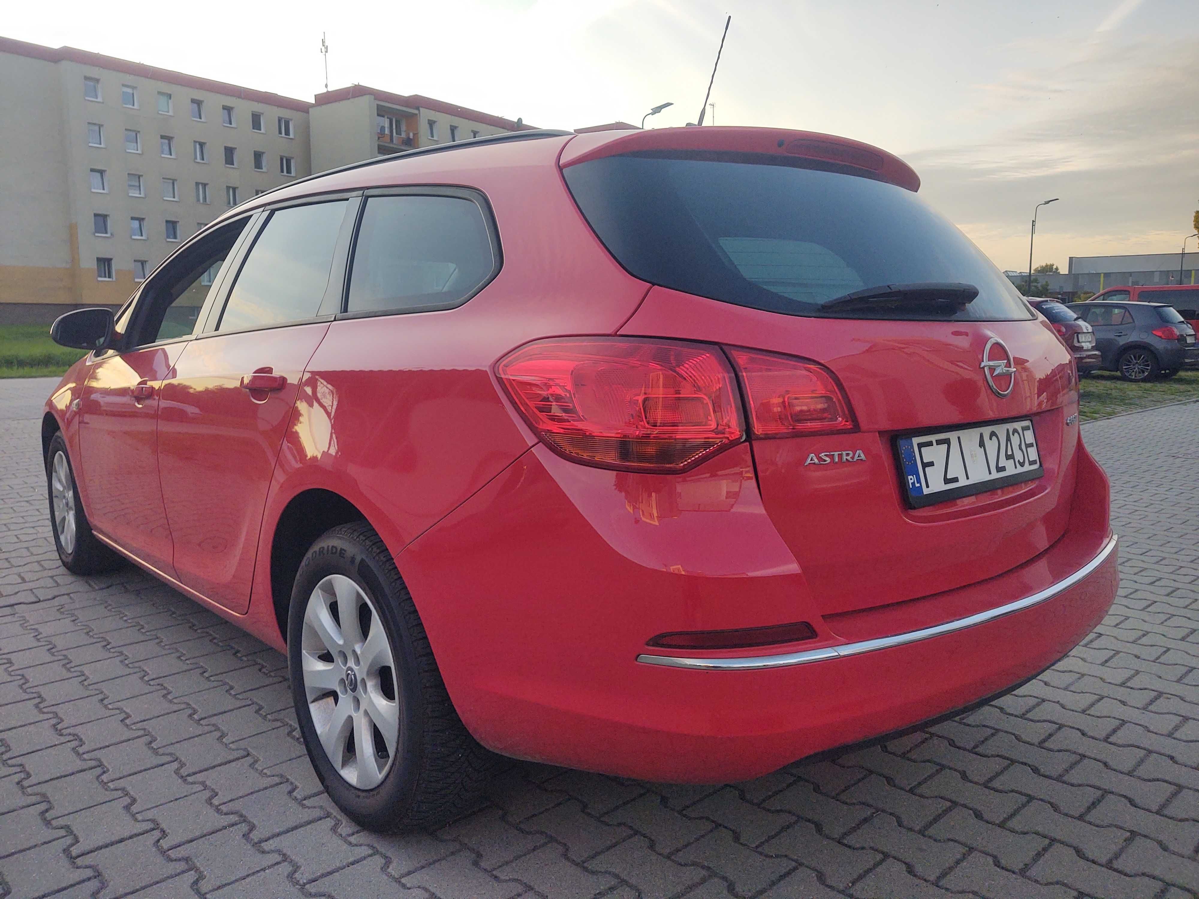 opel astra J LIFT 2013r 1.4 benz 101 KM SUPER STAN TECH 151 tyś km