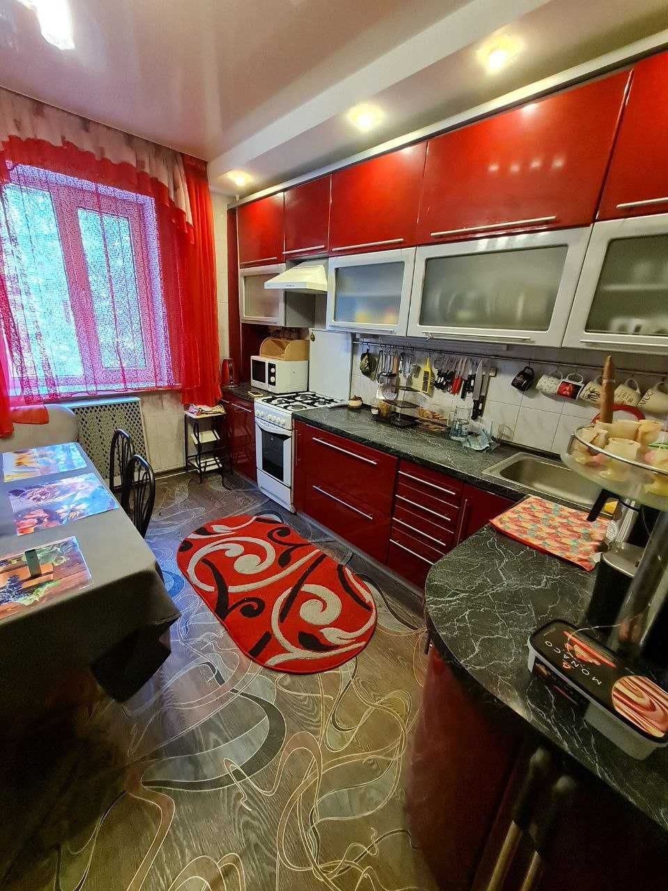 Продам 3 кімн. квартиру р-н кафе "Мерлін". Ремонт. 52000