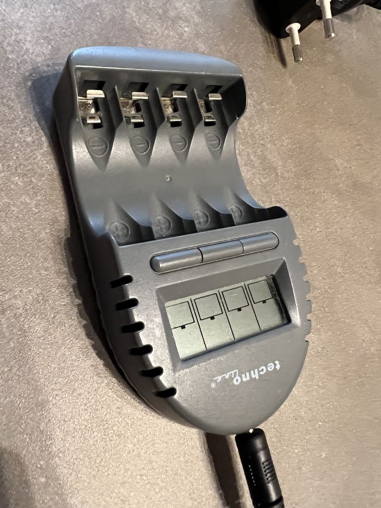 Зарядное устройство Technoline BC 450