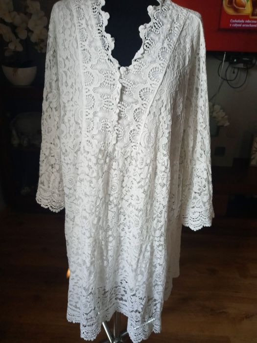 Sukienka 46 48 biala z koronki luzny fason