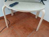 Vendo uma mesa de centro.  pode ser usado para TV.