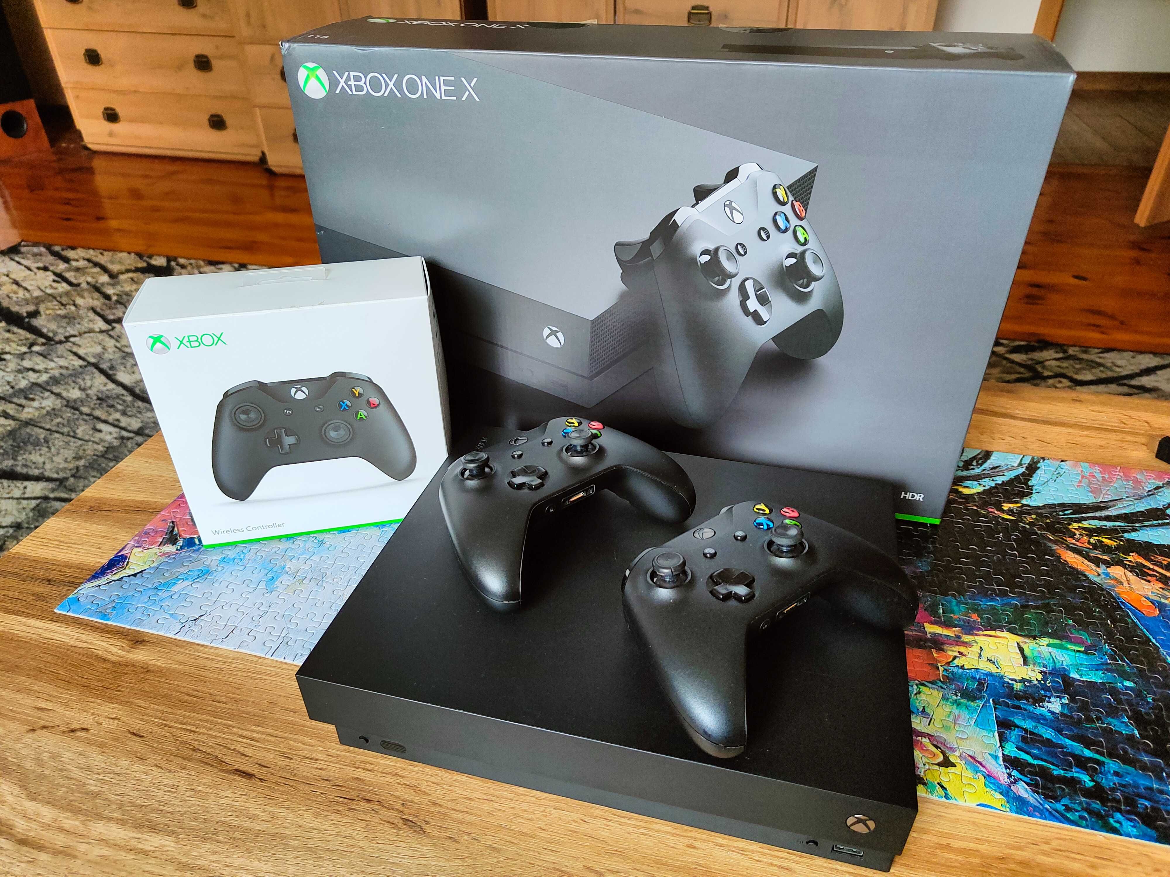Konsola XBox One X (1 TB, 4K BLU-RAY, HDR) i dwa oryginalne pady
