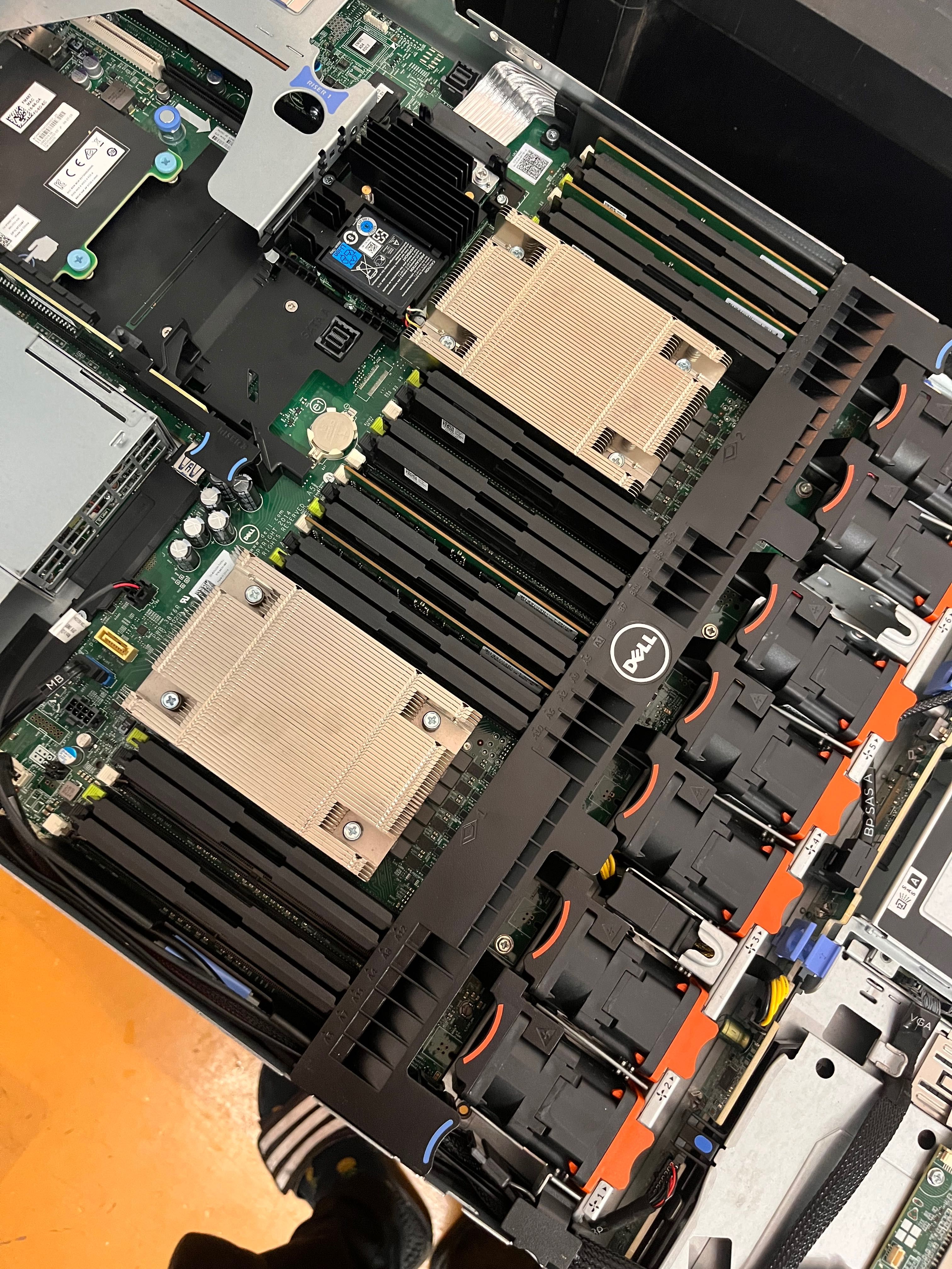 Dell R630 serwer 1U 2x Xeon E5-2667v3,  32 Gb ram, ethernet