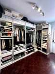 Ótimo armário embutido IKEA Pax espaçoso com interior equipado
