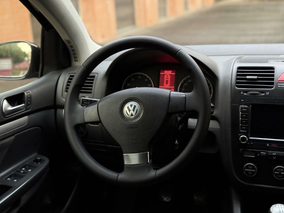Volkswagen Golf 5 1.6 mpi 2007 рік