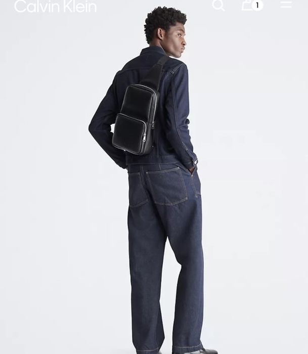 Сумка-слінг Calvin Klein