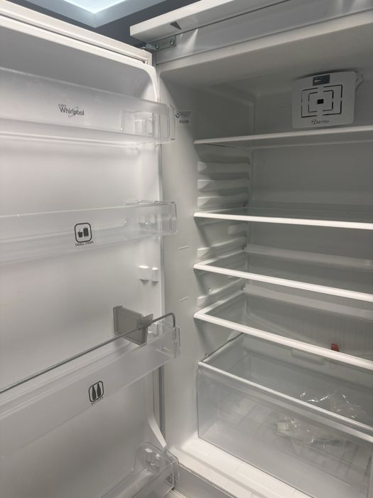 Продам вбудований холодильник