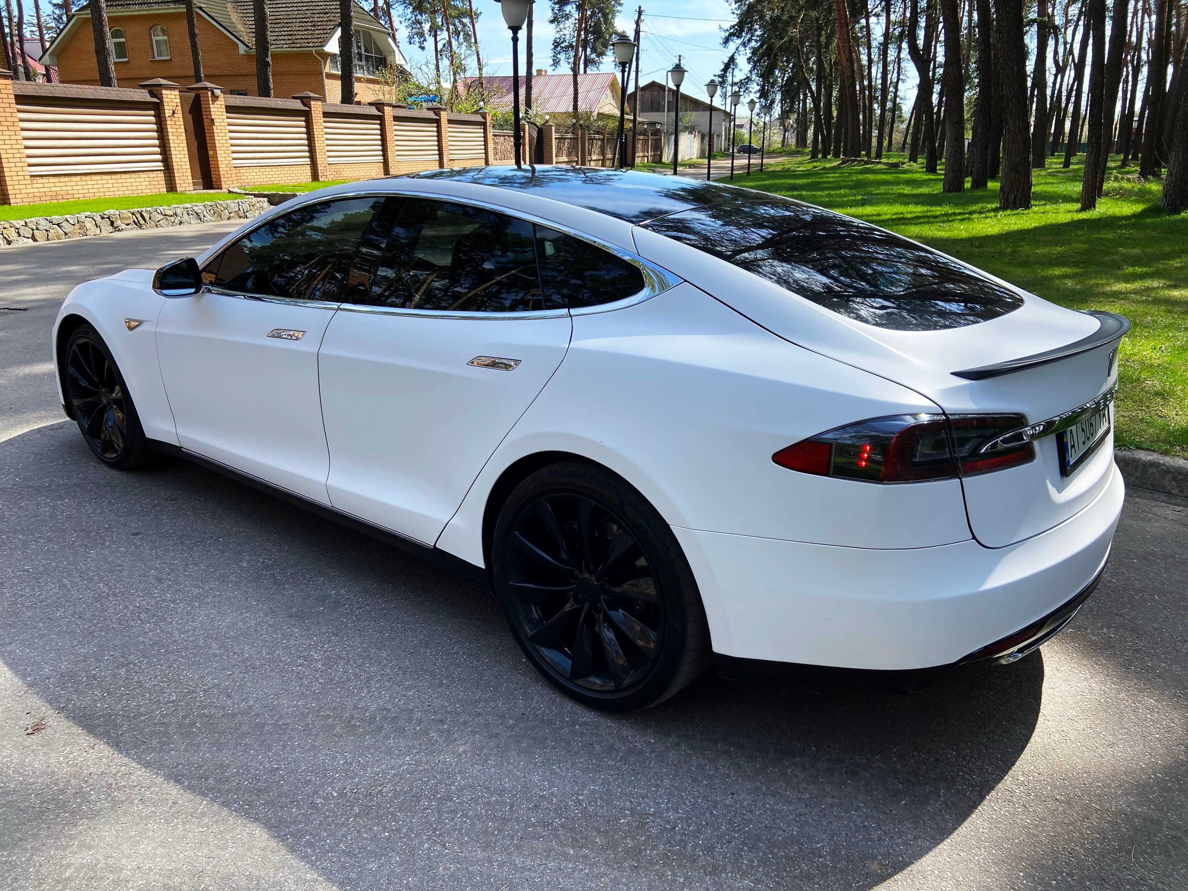 Tesla Model S 2013