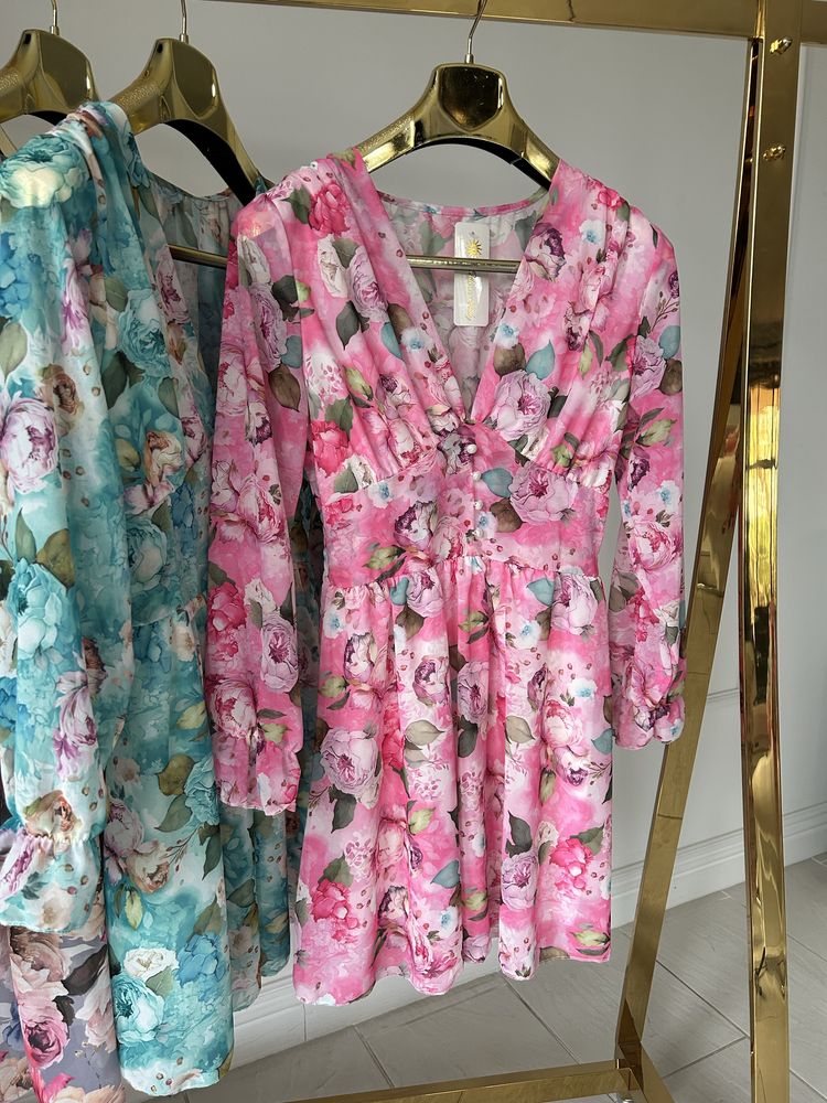 Różowa sukienka w kwiaty WIOSNA 2024 Butik KS