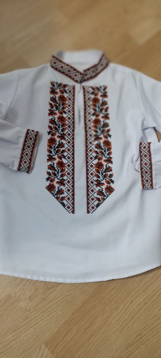 Вишиванка на хлопчика вишита чеським бісером